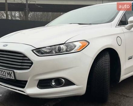 Белый Форд Фьюжн, объемом двигателя 2 л и пробегом 220 тыс. км за 11700 $, фото 3 на Automoto.ua