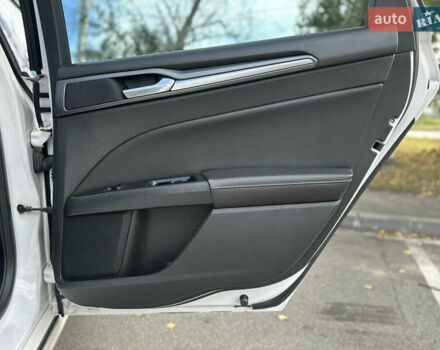 Белый Форд Фьюжн, объемом двигателя 2 л и пробегом 125 тыс. км за 9999 $, фото 29 на Automoto.ua