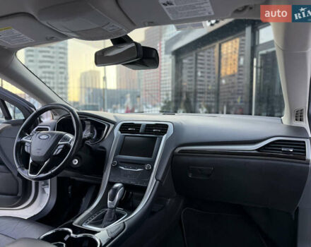 Білий Форд Фьюжен, об'ємом двигуна 2 л та пробігом 179 тис. км за 9500 $, фото 24 на Automoto.ua