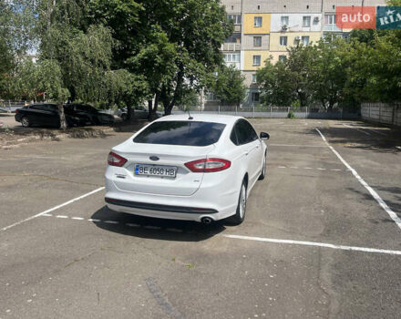 Білий Форд Фьюжен, об'ємом двигуна 2 л та пробігом 125 тис. км за 12000 $, фото 4 на Automoto.ua