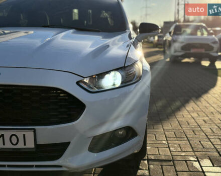 Белый Форд Фьюжн, объемом двигателя 2 л и пробегом 225 тыс. км за 11000 $, фото 4 на Automoto.ua