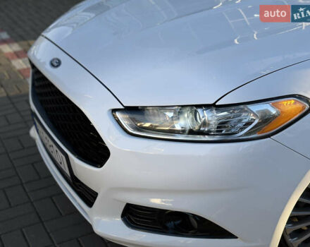 Белый Форд Фьюжн, объемом двигателя 2 л и пробегом 225 тыс. км за 11000 $, фото 3 на Automoto.ua