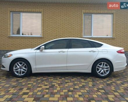 Форд Фьюжн 2014 в Красноград на Automoto.ua Белый Форд Фьюжн, объемом двигателя 2.5 л и пробегом 180 тыс. км за 10500 $, фото 2 на Automoto.ua