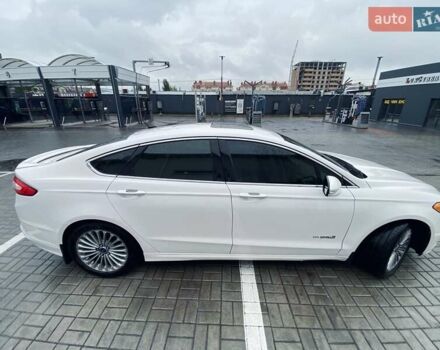 Білий Форд Фьюжен, об'ємом двигуна 2 л та пробігом 164 тис. км за 13200 $, фото 4 на Automoto.ua