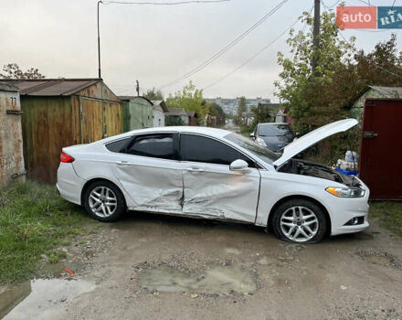 Білий Форд Фьюжен, об'ємом двигуна 2 л та пробігом 290 тис. км за 7500 $, фото 4 на Automoto.ua