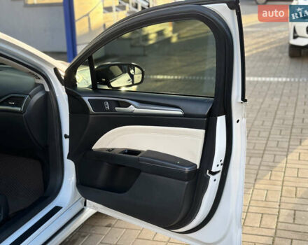 Белый Форд Фьюжн, объемом двигателя 2 л и пробегом 225 тыс. км за 11000 $, фото 12 на Automoto.ua