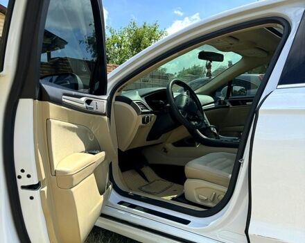 Белый Форд Фьюжн, объемом двигателя 2.5 л и пробегом 140 тыс. км за 9000 $, фото 7 на Automoto.ua