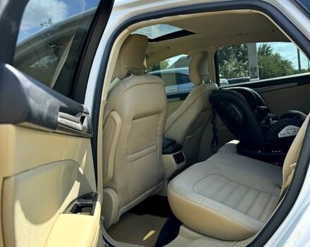 Белый Форд Фьюжн, объемом двигателя 2.5 л и пробегом 140 тыс. км за 9000 $, фото 8 на Automoto.ua