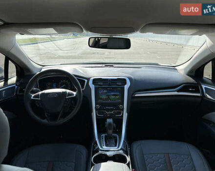 Білий Форд Фьюжен, об'ємом двигуна 2.49 л та пробігом 215 тис. км за 9850 $, фото 13 на Automoto.ua