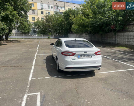 Білий Форд Фьюжен, об'ємом двигуна 2 л та пробігом 125 тис. км за 12000 $, фото 5 на Automoto.ua