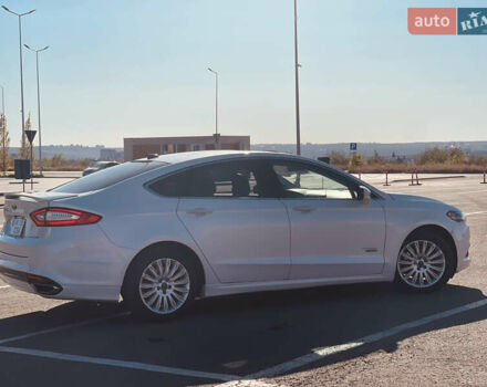 Белый Форд Фьюжн, объемом двигателя 2 л и пробегом 177 тыс. км за 15000 $, фото 8 на Automoto.ua