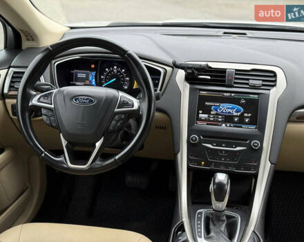 Білий Форд Фьюжен, об'ємом двигуна 2 л та пробігом 153 тис. км за 9500 $, фото 23 на Automoto.ua