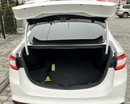 Белый Форд Фьюжн, объемом двигателя 2 л и пробегом 137 тыс. км за 11000 $, фото 21 на Automoto.ua