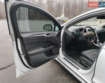 Белый Форд Фьюжн, объемом двигателя 2.5 л и пробегом 216 тыс. км за 8500 $, фото 8 на Automoto.ua