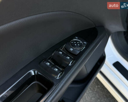 Форд Фьюжен 2014 у Одесі на Automoto.ua Білий Форд Фьюжен, об'ємом двигуна 2 л та пробігом 137 тис. км за 11800 $, фото 18 на Automoto.ua