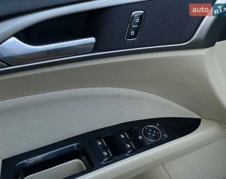 Белый Форд Фьюжн, объемом двигателя 2.5 л и пробегом 178 тыс. км за 7500 $, фото 14 на Automoto.ua