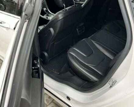 Белый Форд Фьюжн, объемом двигателя 2 л и пробегом 137 тыс. км за 11000 $, фото 14 на Automoto.ua