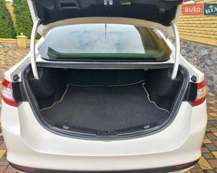 Форд Фьюжн 2014 в Красноград на Automoto.ua Белый Форд Фьюжн, объемом двигателя 2.5 л и пробегом 180 тыс. км за 10500 $, фото 6 на Automoto.ua