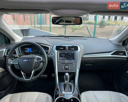 Білий Форд Фьюжен, об'ємом двигуна 2 л та пробігом 160 тис. км за 12000 $, фото 2 на Automoto.ua