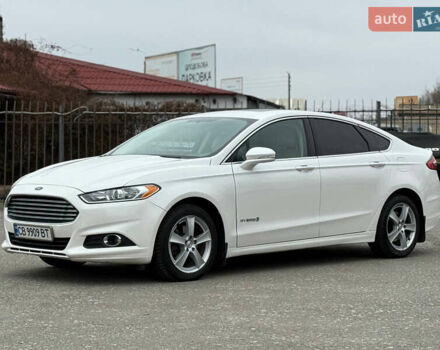 Білий Форд Фьюжен, об'ємом двигуна 2 л та пробігом 153 тис. км за 9500 $, фото 4 на Automoto.ua