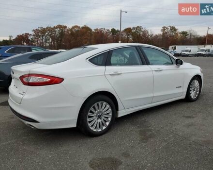 Білий Форд Фьюжен, об'ємом двигуна 2 л та пробігом 144 тис. км за 800 $, фото 2 на Automoto.ua