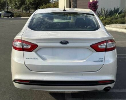 Білий Форд Фьюжен, об'ємом двигуна 2 л та пробігом 88 тис. км за 5900 $, фото 4 на Automoto.ua