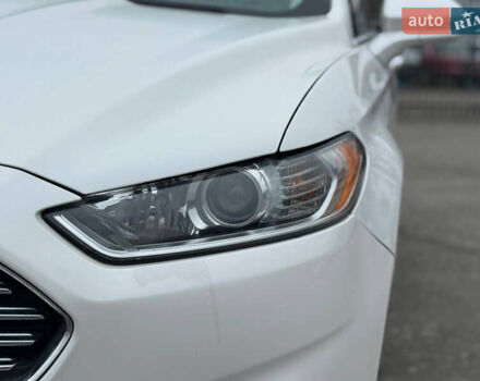 Білий Форд Фьюжен, об'ємом двигуна 2 л та пробігом 153 тис. км за 9500 $, фото 8 на Automoto.ua