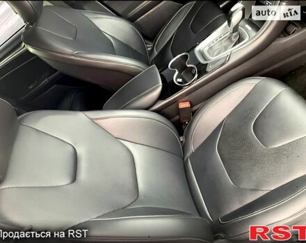 Форд Фьюжн 2014 в Одессе на Automoto.ua Белый Форд Фьюжн, объемом двигателя 2 л и пробегом 255 тыс. км за 10100 $, фото 4 на Automoto.ua