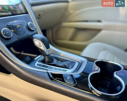 Белый Форд Фьюжн, объемом двигателя 2.49 л и пробегом 199 тыс. км за 9500 $, фото 31 на Automoto.ua