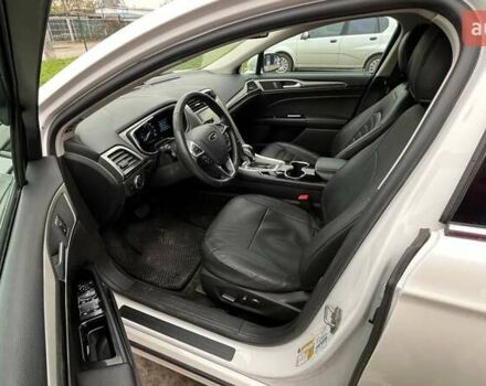 Білий Форд Фьюжен, об'ємом двигуна 2 л та пробігом 176 тис. км за 12500 $, фото 8 на Automoto.ua