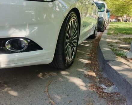 Белый Форд Фьюжн, объемом двигателя 2 л и пробегом 215 тыс. км за 10550 $, фото 11 на Automoto.ua