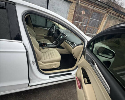 Белый Форд Фьюжн, объемом двигателя 1.5 л и пробегом 204 тыс. км за 8000 $, фото 9 на Automoto.ua