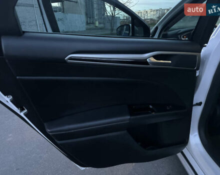 Білий Форд Фьюжен, об'ємом двигуна 2 л та пробігом 203 тис. км за 11500 $, фото 15 на Automoto.ua