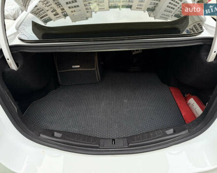 Белый Форд Фьюжн, объемом двигателя 2.5 л и пробегом 194 тыс. км за 11500 $, фото 23 на Automoto.ua