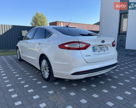 Білий Форд Фьюжен, об'ємом двигуна 2 л та пробігом 180 тис. км за 11400 $, фото 6 на Automoto.ua