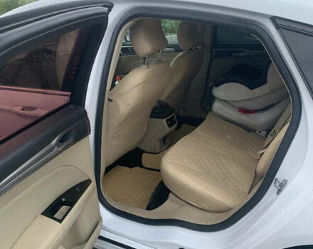 Білий Форд Фьюжен, об'ємом двигуна 2.5 л та пробігом 238 тис. км за 9300 $, фото 4 на Automoto.ua