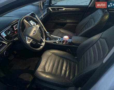 Білий Форд Фьюжен, об'ємом двигуна 2 л та пробігом 203 тис. км за 11500 $, фото 10 на Automoto.ua