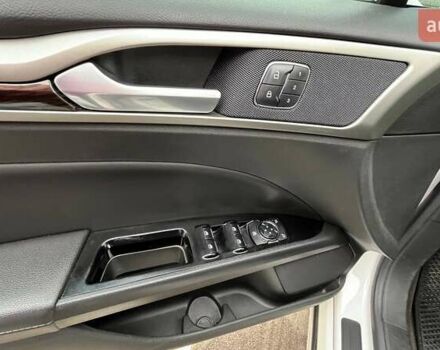 Білий Форд Фьюжен, об'ємом двигуна 2 л та пробігом 176 тис. км за 12500 $, фото 12 на Automoto.ua