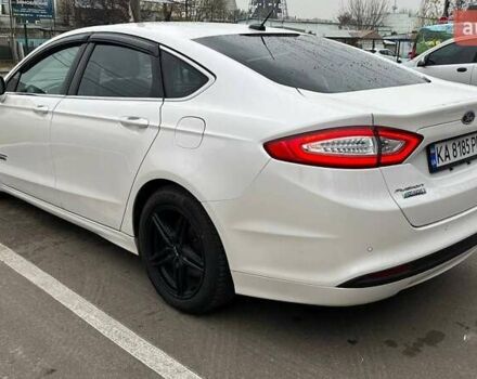 Білий Форд Фьюжен, об'ємом двигуна 2 л та пробігом 176 тис. км за 12500 $, фото 4 на Automoto.ua