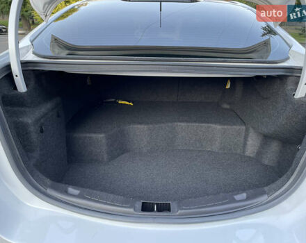 Білий Форд Фьюжен, об'ємом двигуна 2 л та пробігом 169 тис. км за 13000 $, фото 9 на Automoto.ua