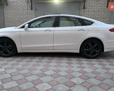Білий Форд Фьюжен, об'ємом двигуна 2 л та пробігом 152 тис. км за 10500 $, фото 5 на Automoto.ua
