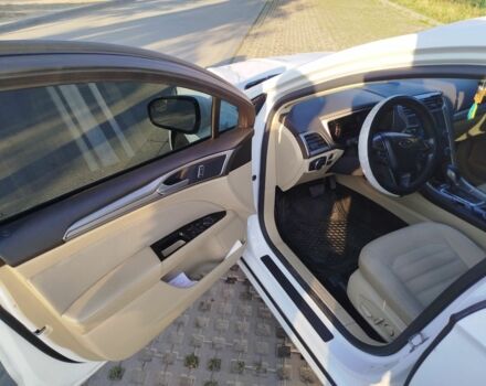 Белый Форд Фьюжн, объемом двигателя 2 л и пробегом 160 тыс. км за 9300 $, фото 5 на Automoto.ua