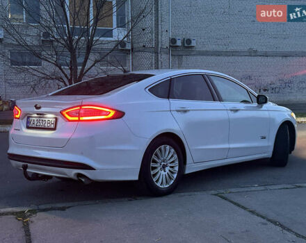 Білий Форд Фьюжен, об'ємом двигуна 2 л та пробігом 203 тис. км за 11500 $, фото 4 на Automoto.ua