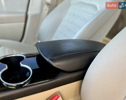 Белый Форд Фьюжн, объемом двигателя 2.49 л и пробегом 199 тыс. км за 9500 $, фото 30 на Automoto.ua