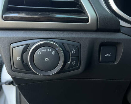 Білий Форд Фьюжен, об'ємом двигуна 2 л та пробігом 180 тис. км за 11400 $, фото 12 на Automoto.ua