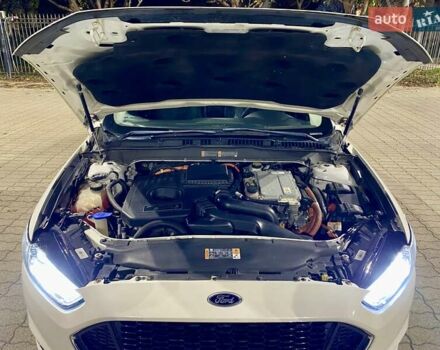 Білий Форд Фьюжен, об'ємом двигуна 2 л та пробігом 154 тис. км за 14400 $, фото 10 на Automoto.ua
