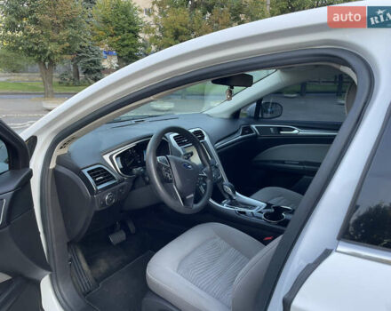 Білий Форд Фьюжен, об'ємом двигуна 2 л та пробігом 169 тис. км за 13000 $, фото 5 на Automoto.ua