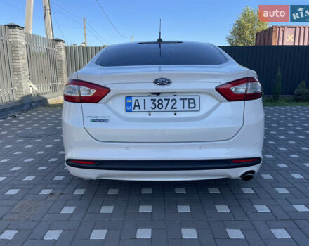 Білий Форд Фьюжен, об'ємом двигуна 2 л та пробігом 180 тис. км за 11400 $, фото 5 на Automoto.ua