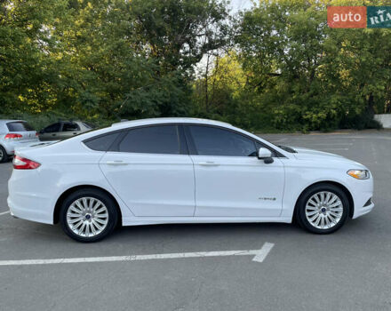 Білий Форд Фьюжен, об'ємом двигуна 2 л та пробігом 169 тис. км за 13000 $, фото 22 на Automoto.ua