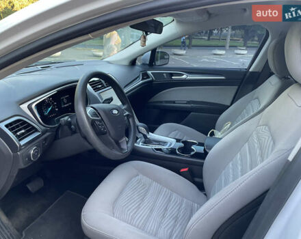 Білий Форд Фьюжен, об'ємом двигуна 2 л та пробігом 169 тис. км за 13000 $, фото 15 на Automoto.ua